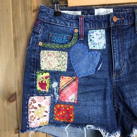 OOAK Universal Thread Womens Upcycled “Free Spirit” Cut Off Denim Shorts Sz 4/27 - Picture 5 of 16